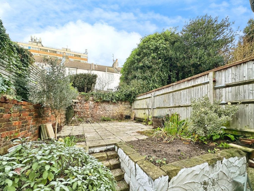 Property photo 2 of 9 Garden.Jpg