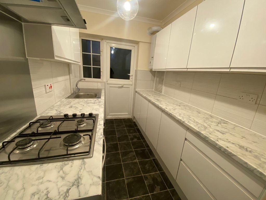 Property photo 1 of 6 Newly Refurbished Two Bedroom Flat To Let