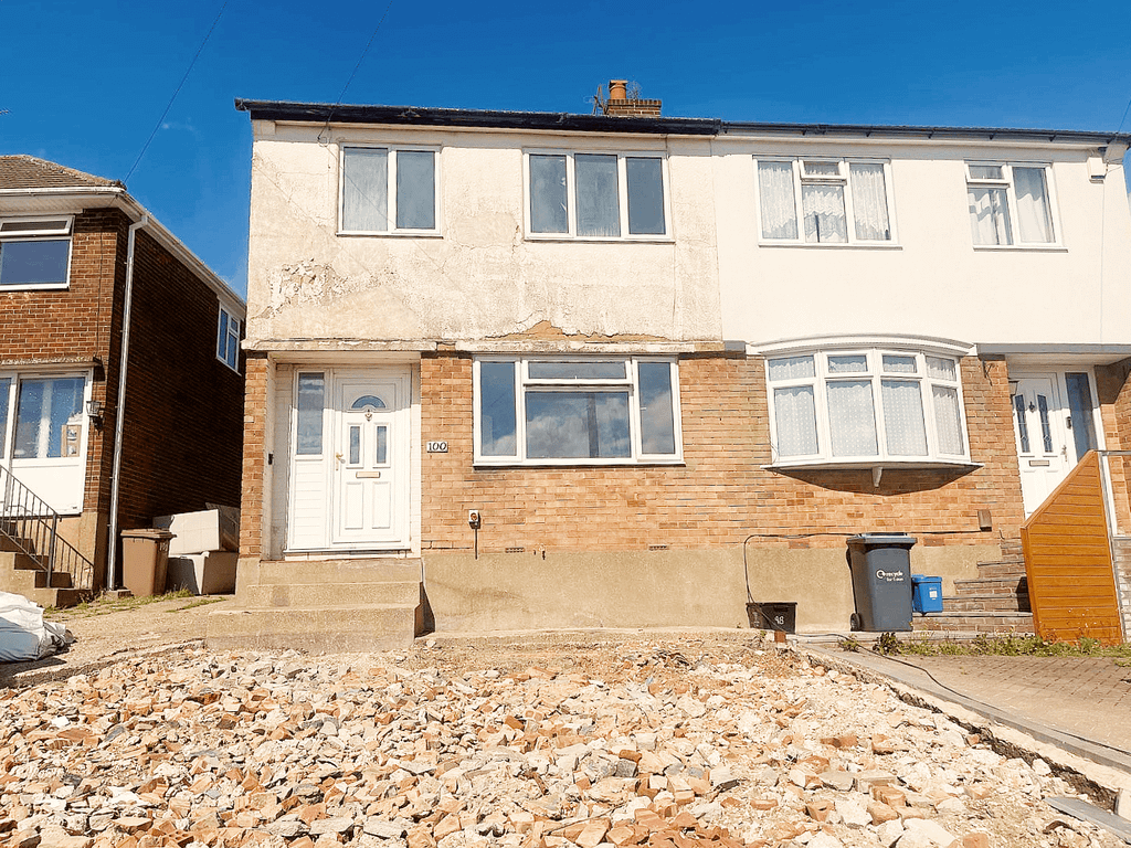 Property photo 1 of 10 3 Bedroom Semi-Detached House For Rent