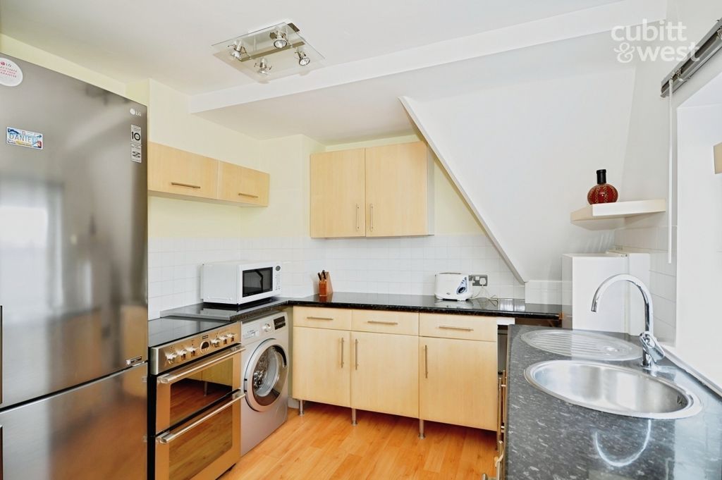 Property photo 2 of 9 2Fbcc75F-1