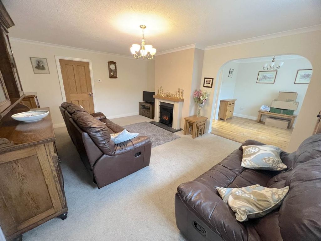 Property photo 2 of 12 Lounge