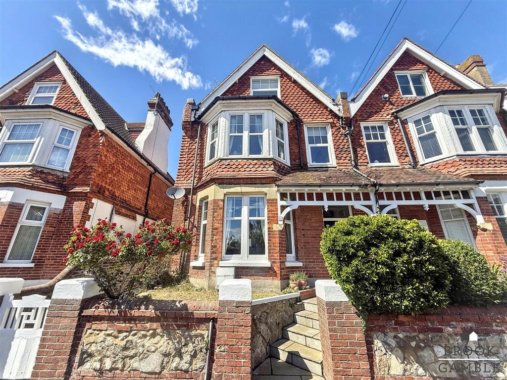 Property photo 1 of 19 01323 438506