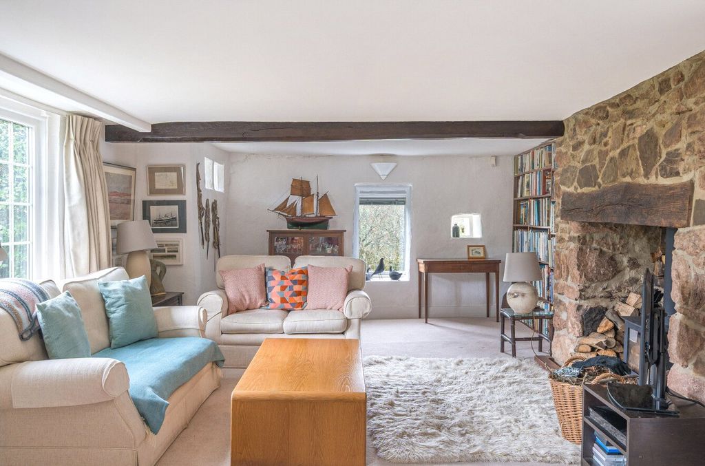 Property photo 3 of 16 Sitting Room