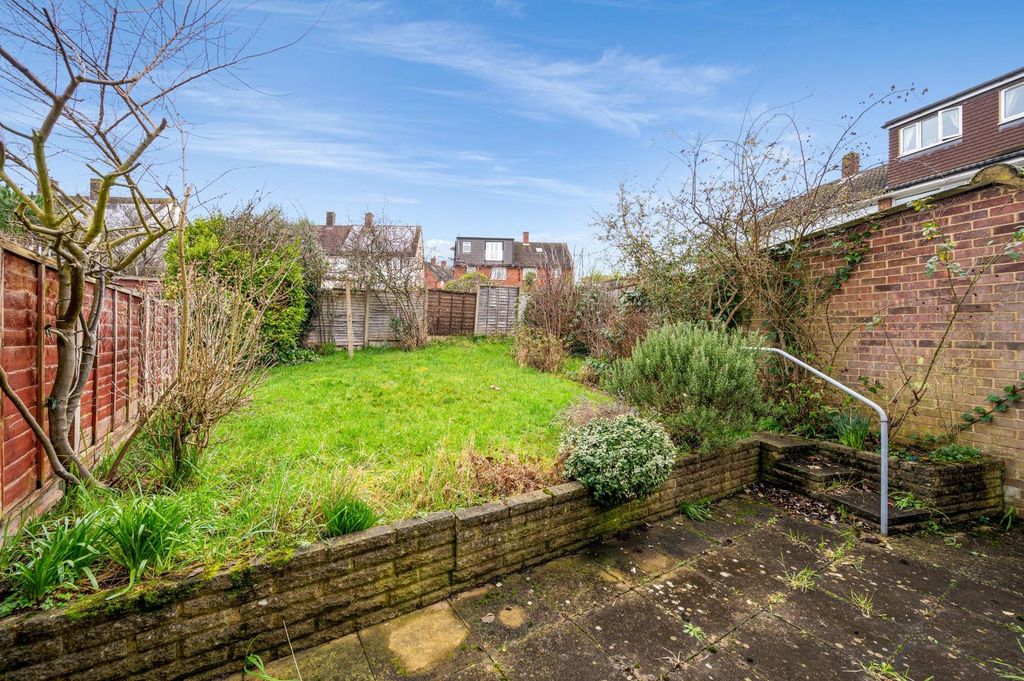 Property photo 2 of 14 Longford Gardens