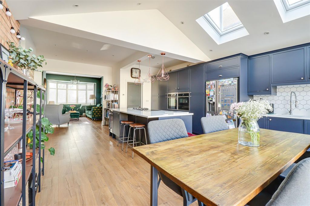 Property photo 2 of 36