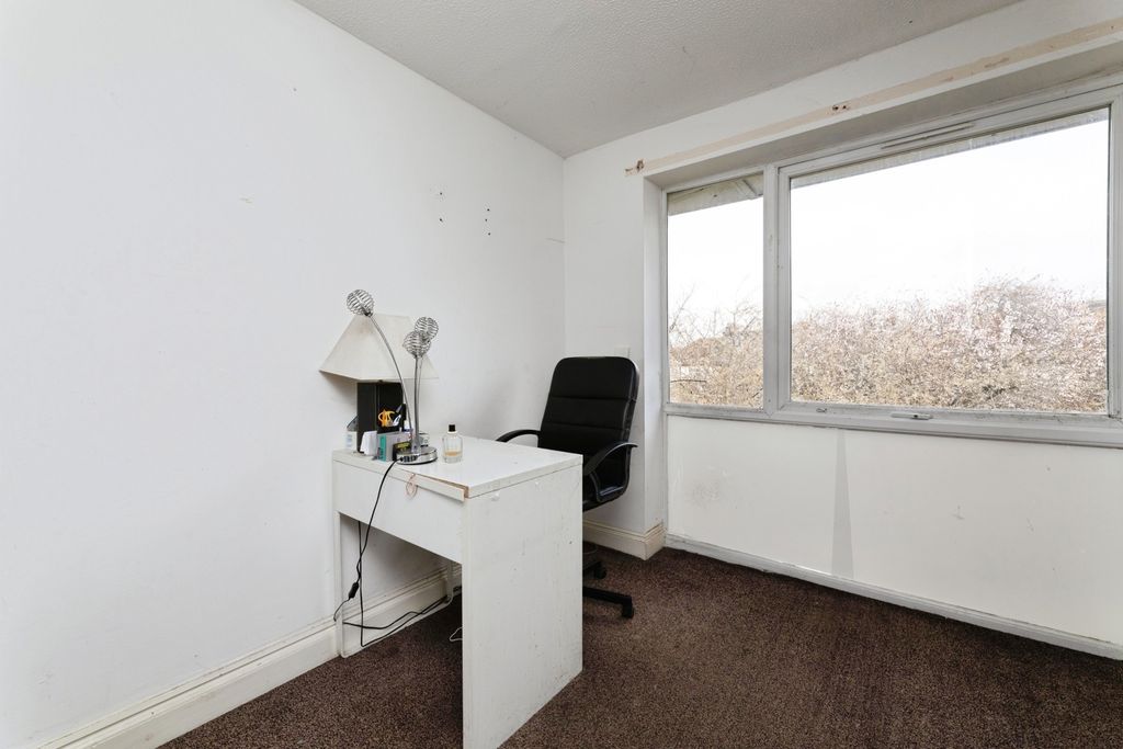 Property photo 3 of 10 Pbox-Img.Jpg