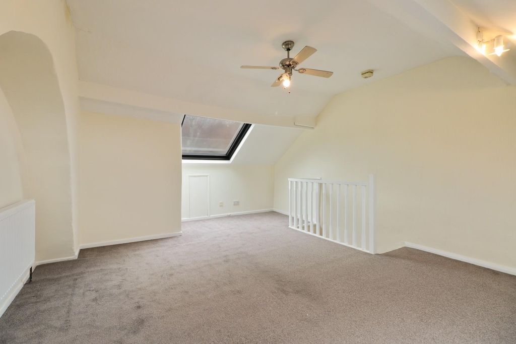 Property photo 3 of 21 Bedroom 2