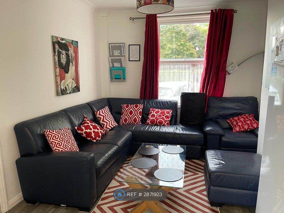 Property photo 3 of 15 Living Room