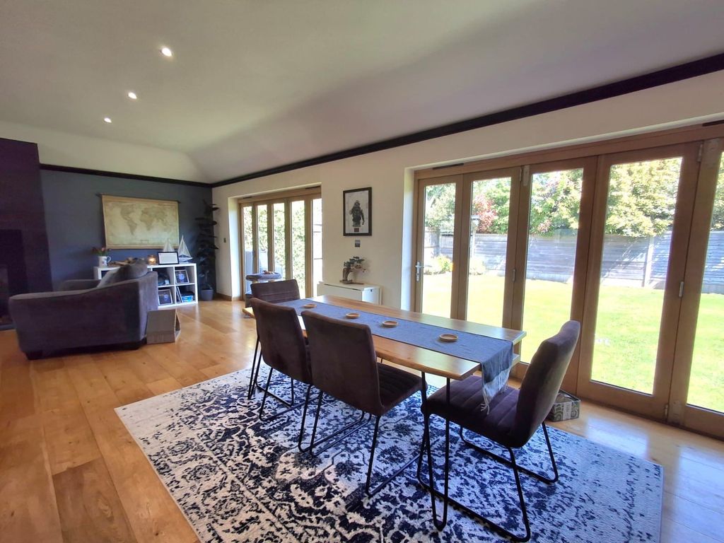 Property photo 1 of 11 Lounge Diner