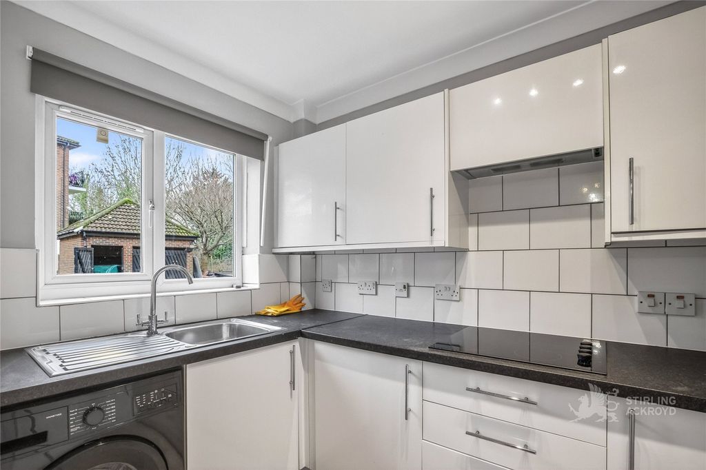 Property photo 3 of 21 Kitchen