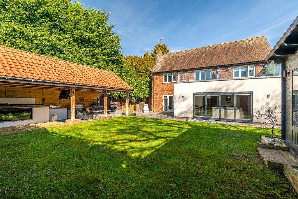Property photo 2 of 30 4164124