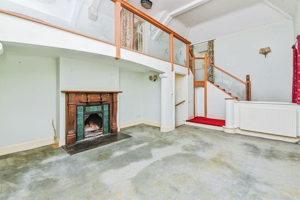 Property photo 3 of 17