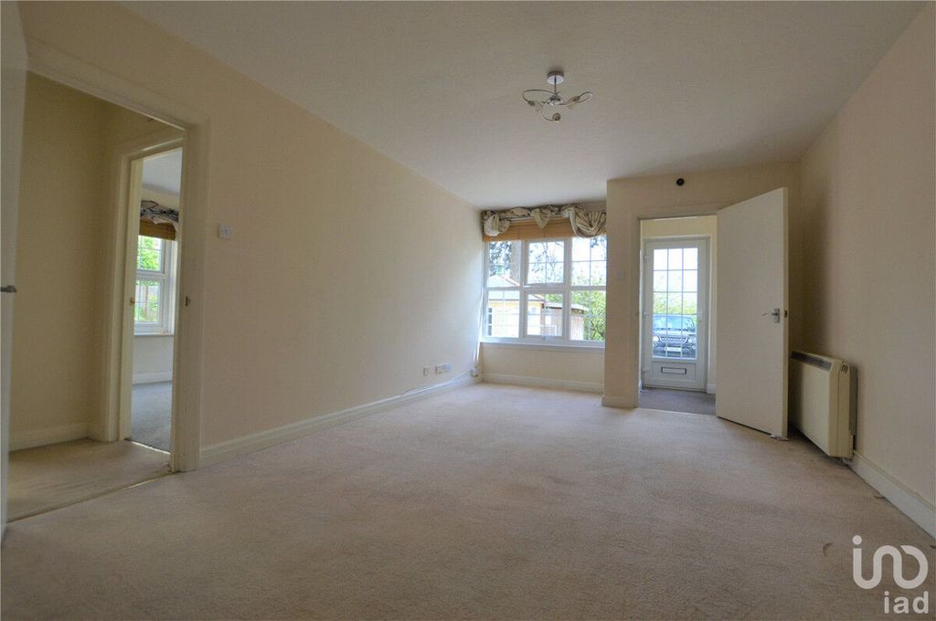 Property photo 2 of 6