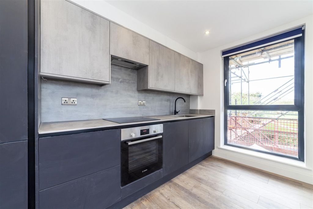 Property photo 1 of 12 1 Bed Park House