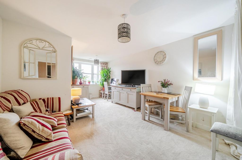 Property photo 2 of 16 1380765-1-6911d3Cb69Eed.Jpg