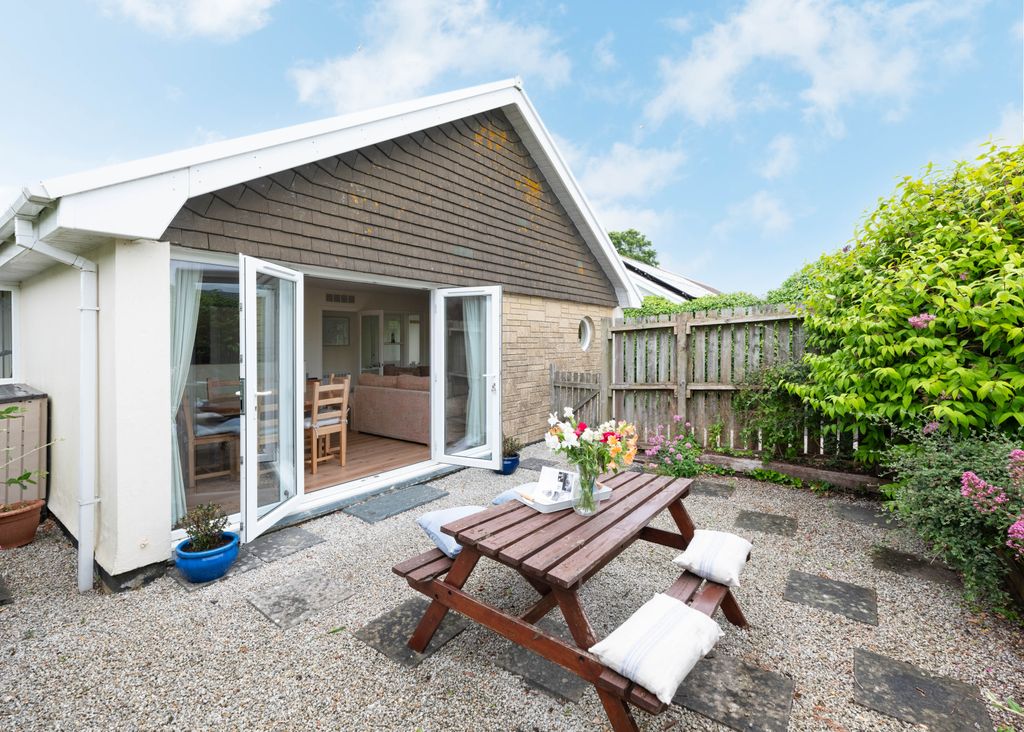 Property photo 1 of 22 Rockways, 9 Rockhaven Gardens