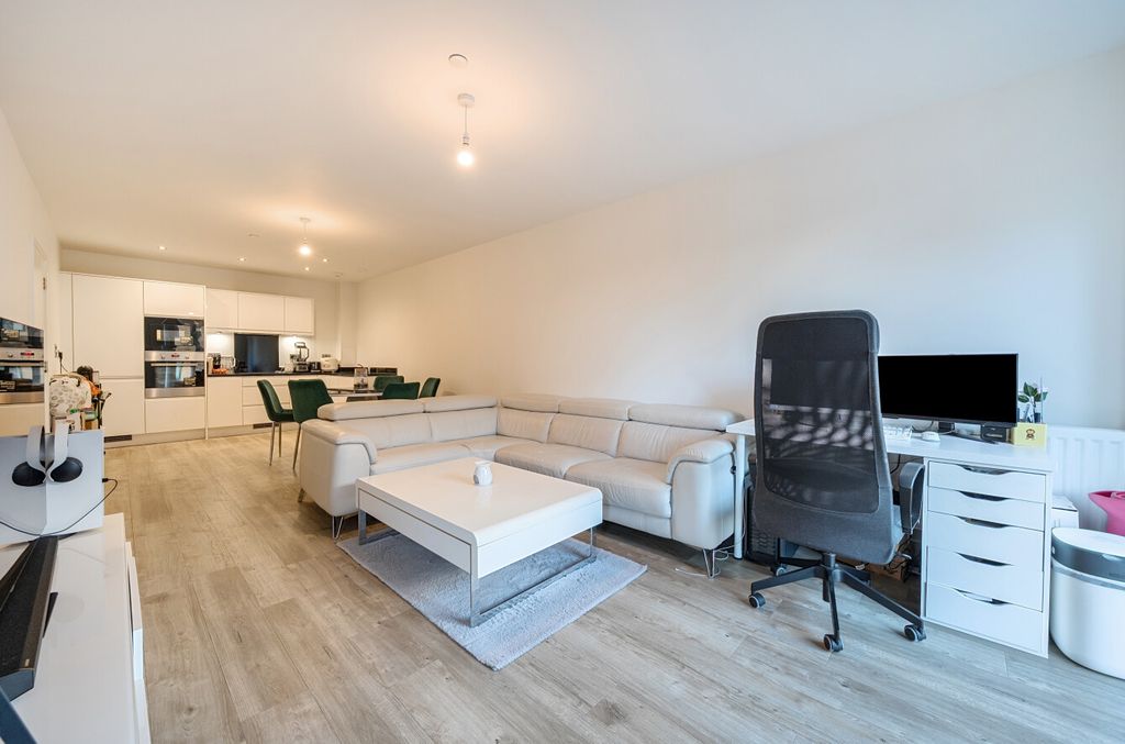 Property photo 2 of 14 1369995-10-68Fba4...