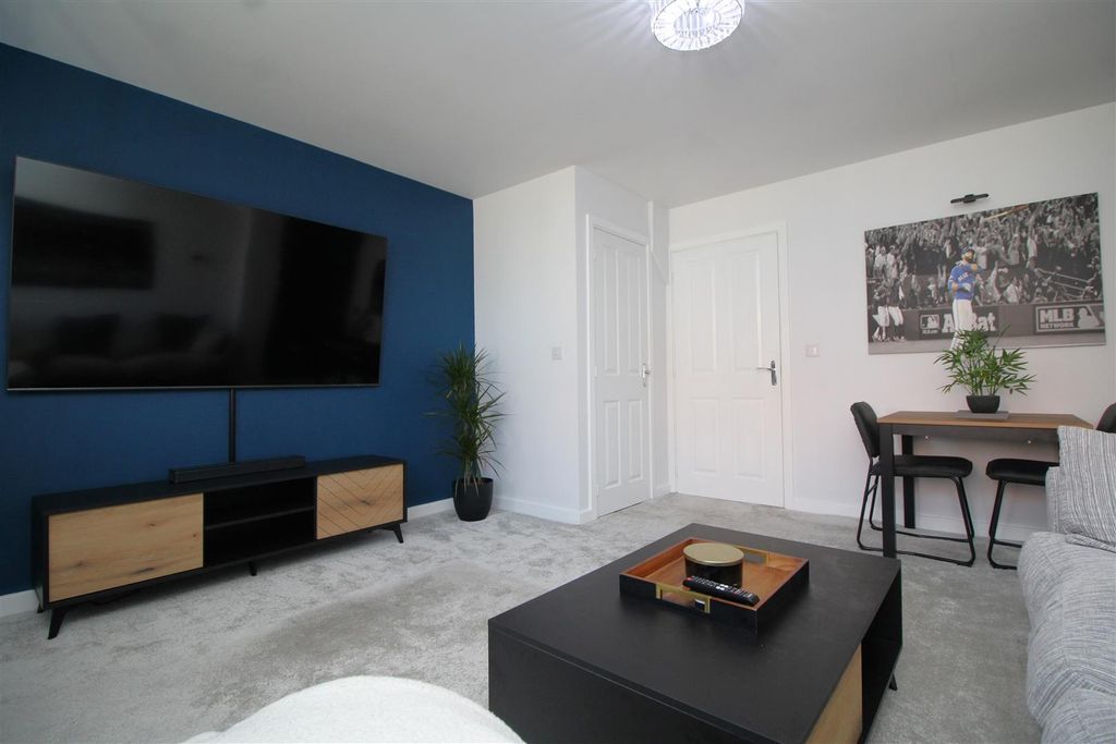 Property photo 3 of 11 Living Room .Jpg