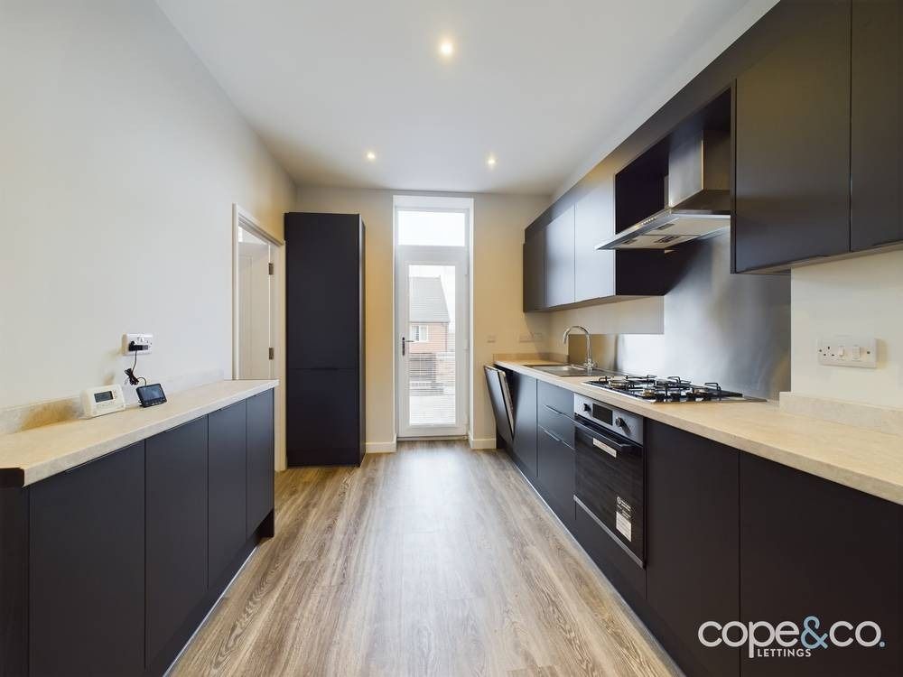 Property photo 2 of 20 3576372