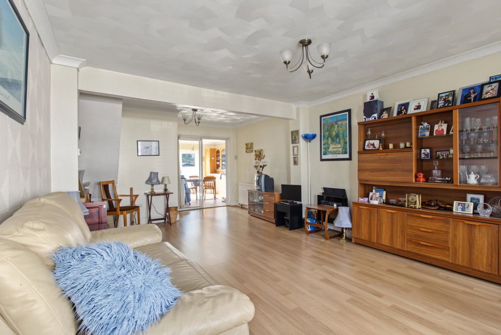 Property photo 2 of 23
