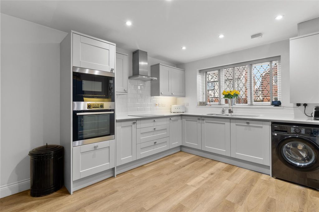 Property photo 2 of 23 Kitchen Diner