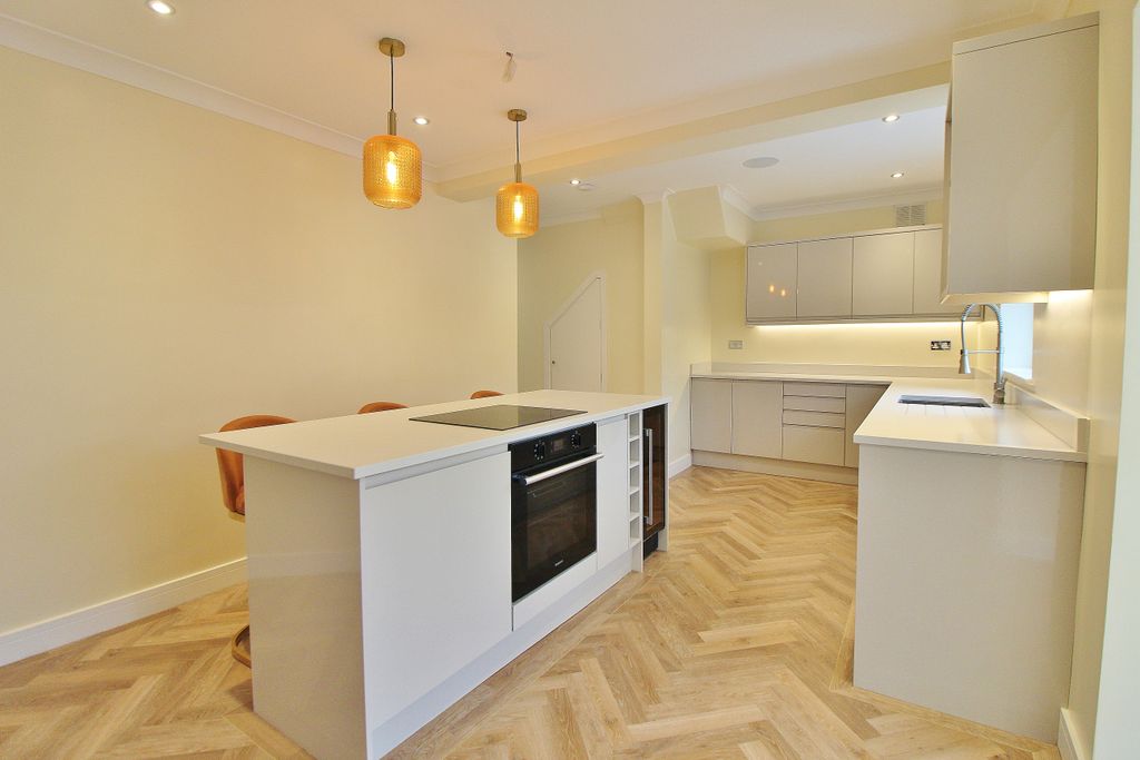 Property photo 2 of 26