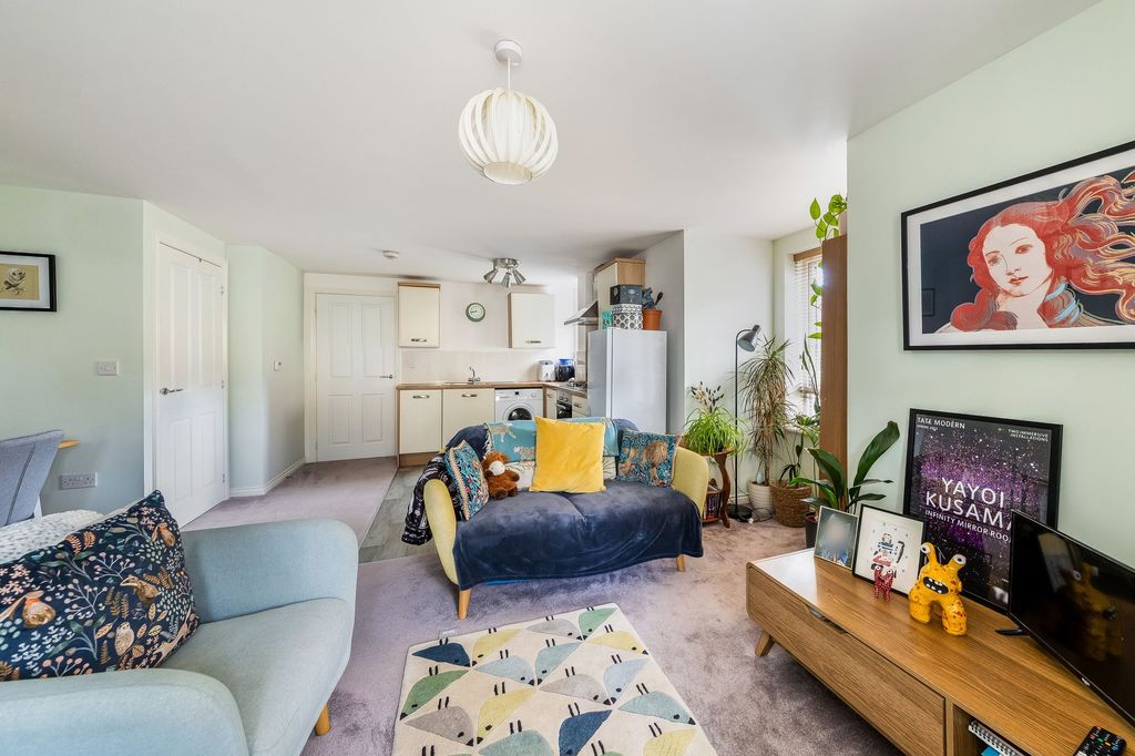 Property photo 2 of 11