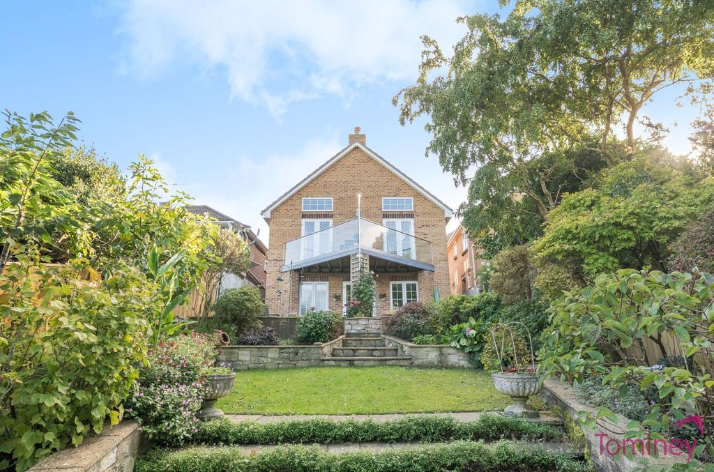 Property photo 1 of 26 01707Afb-A6De-45c0-B35d-c68Efacee386.Jpg