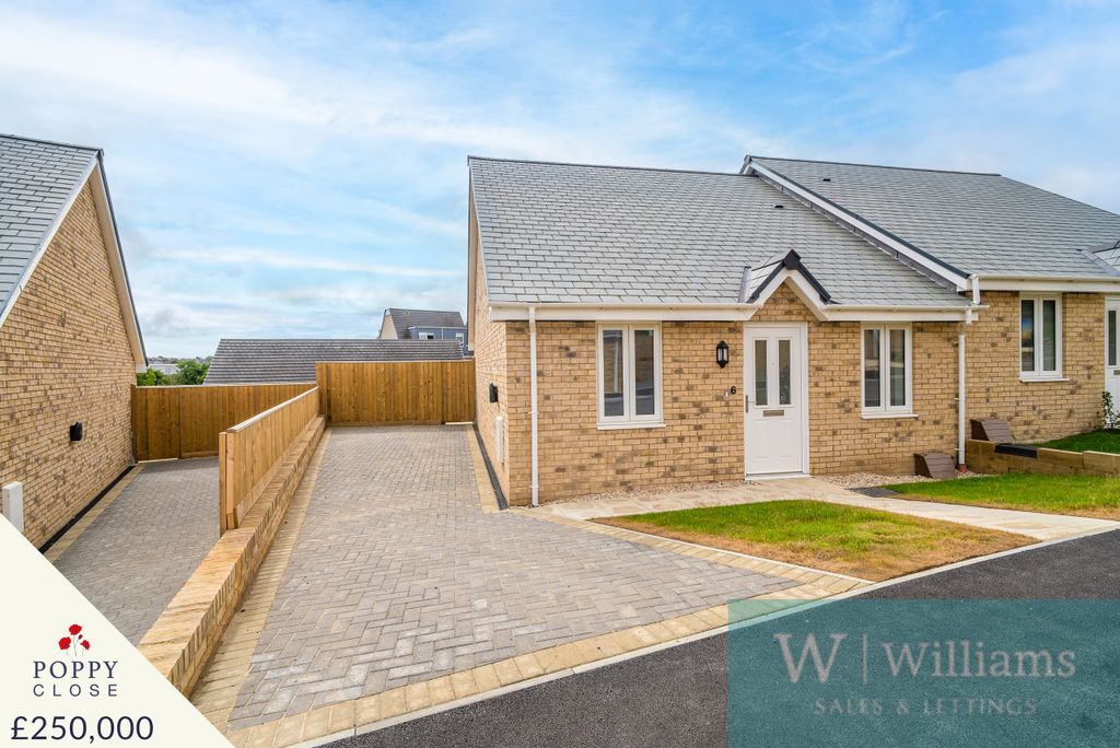 Property photo 1 of 18 Bungalow No 6