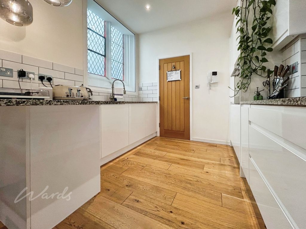Property photo 3 of 9 Kitchen