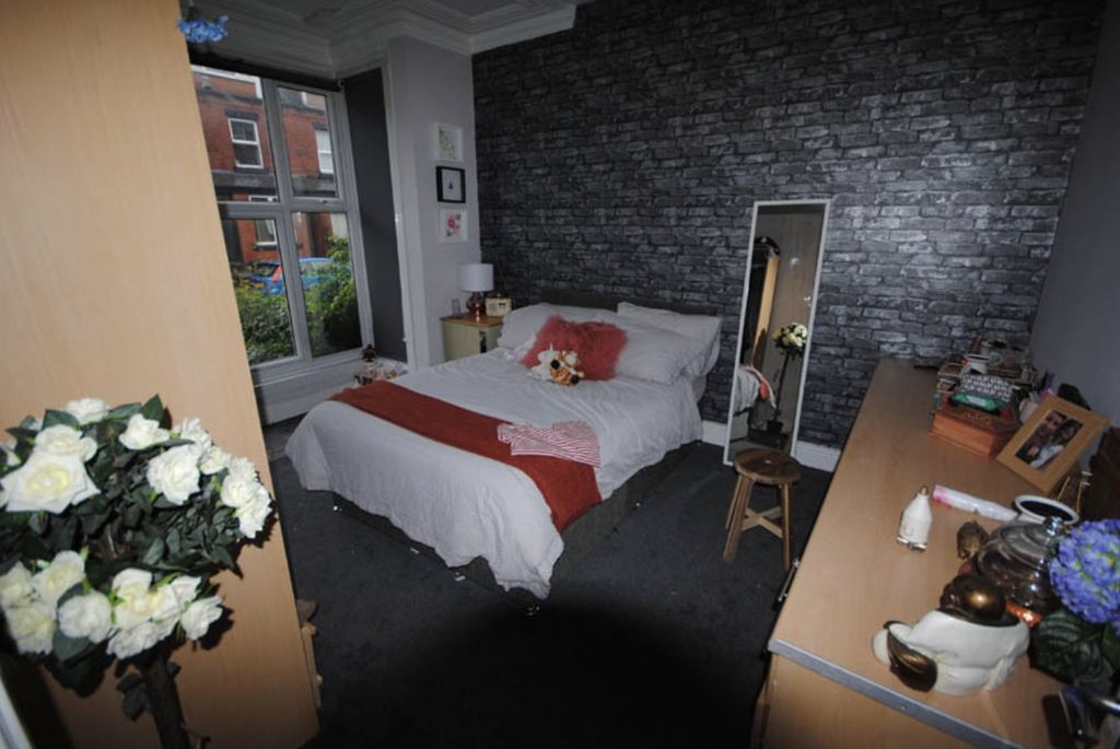 Property photo 1 of 21 A Spacious Master Bedroom Featuring A Large Bed, A...