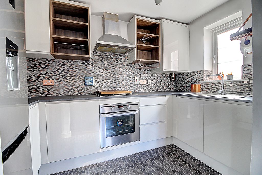 Property photo 2 of 11 Kitchen
