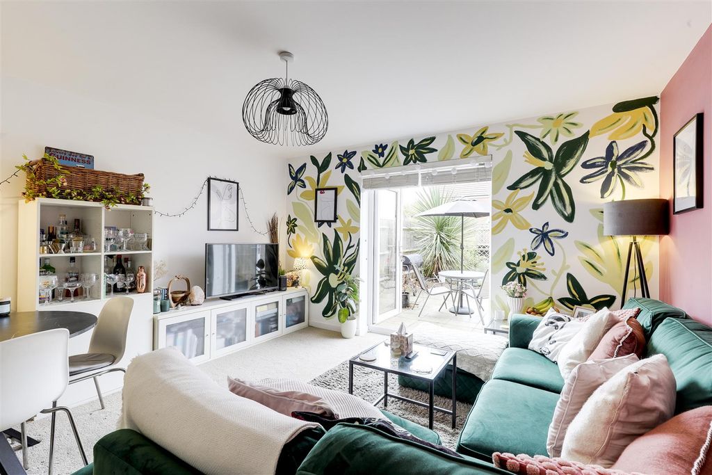 Property photo 2 of 18 600.Jpg