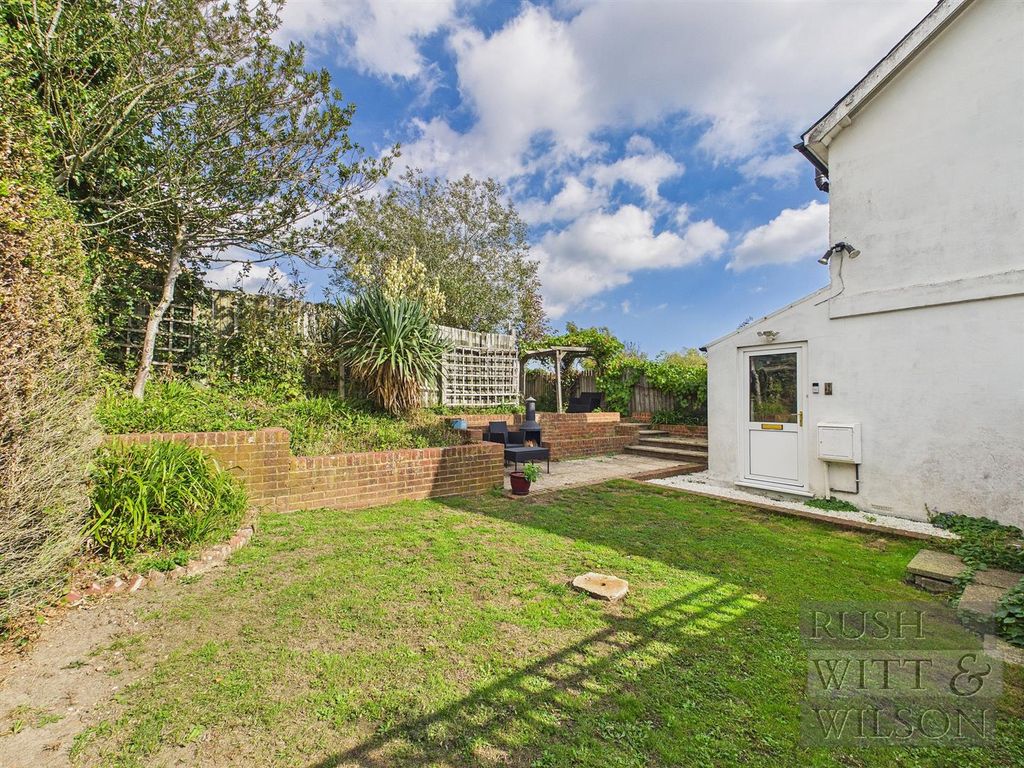 Property photo 2 of 25