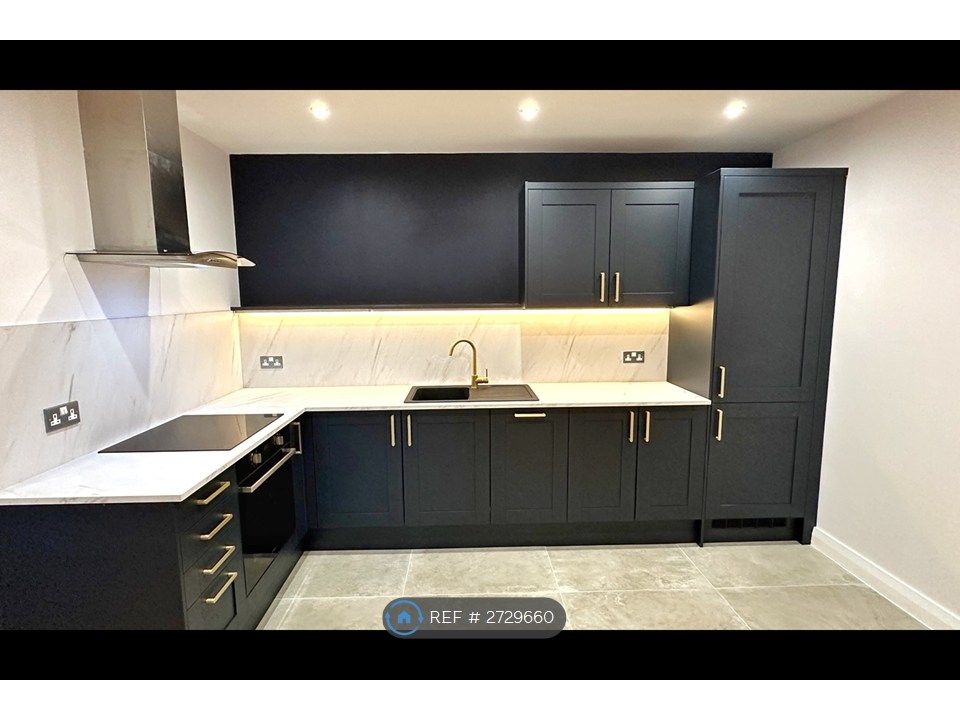 Property photo 2 of 10 Stunning Kitchen