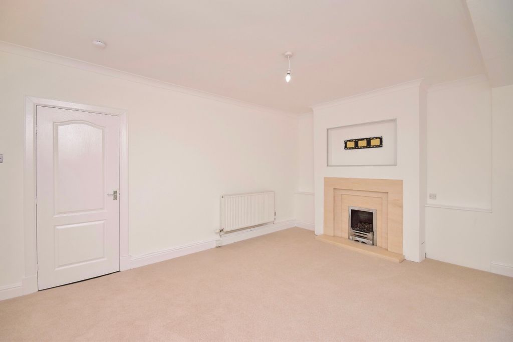 Property photo 3 of 32
