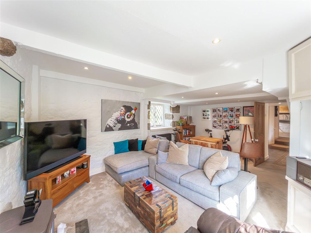 Property photo 3 of 34 The Lane Studio-05.Jpg