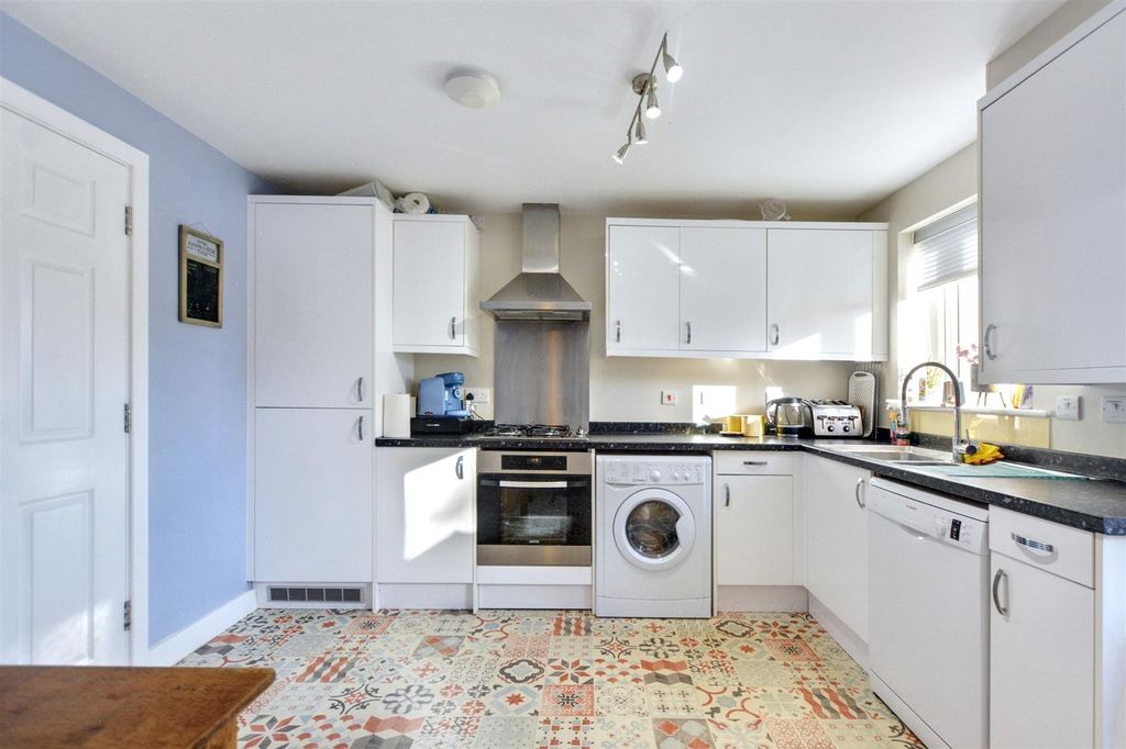 Property photo 3 of 23 Dining Kitchen
