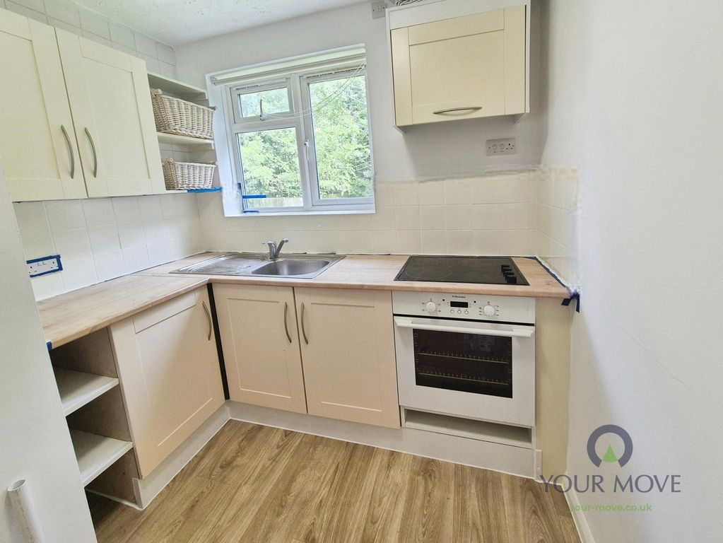 Property photo 3 of 7 Kitchen