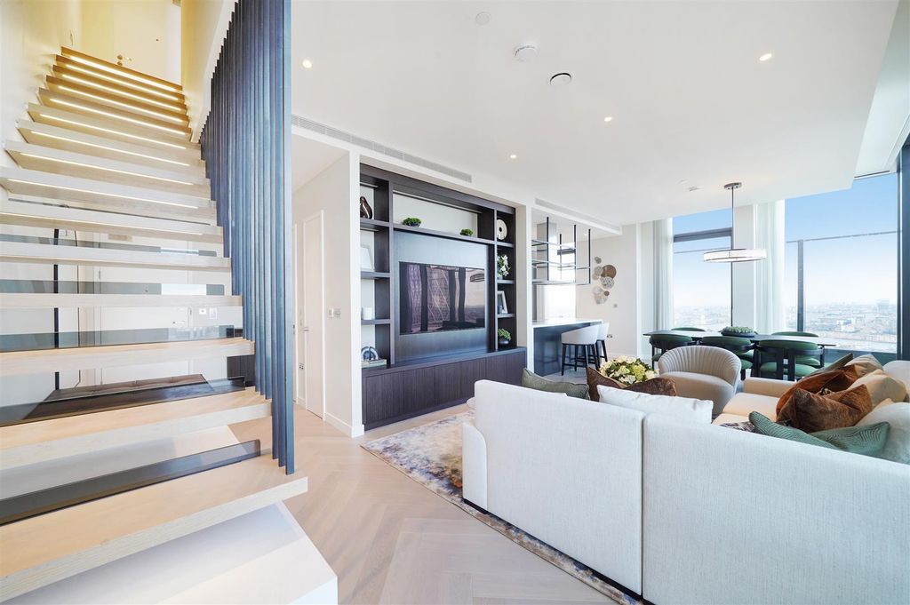 Property photo 3 of 11 Flat 4806 Hobart Building 2 Wards Place London E14