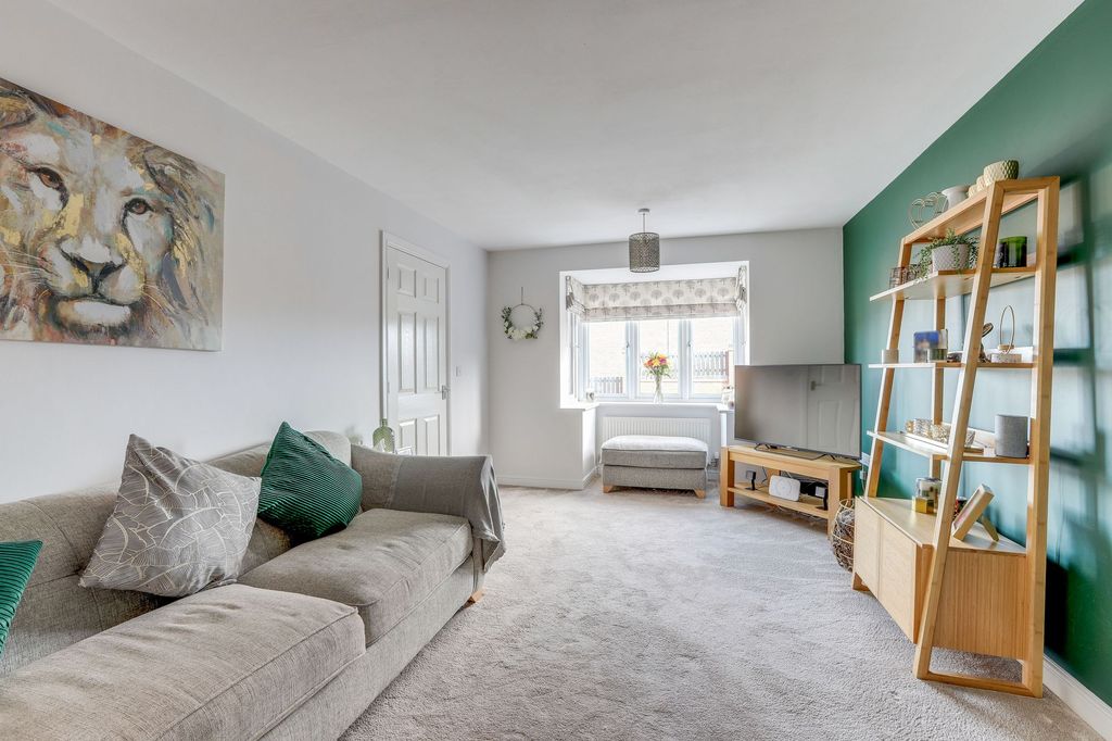 Property photo 2 of 32