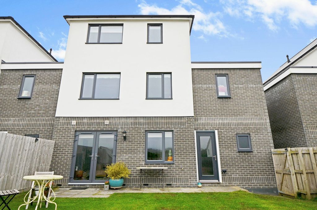 Property photo 1 of 28