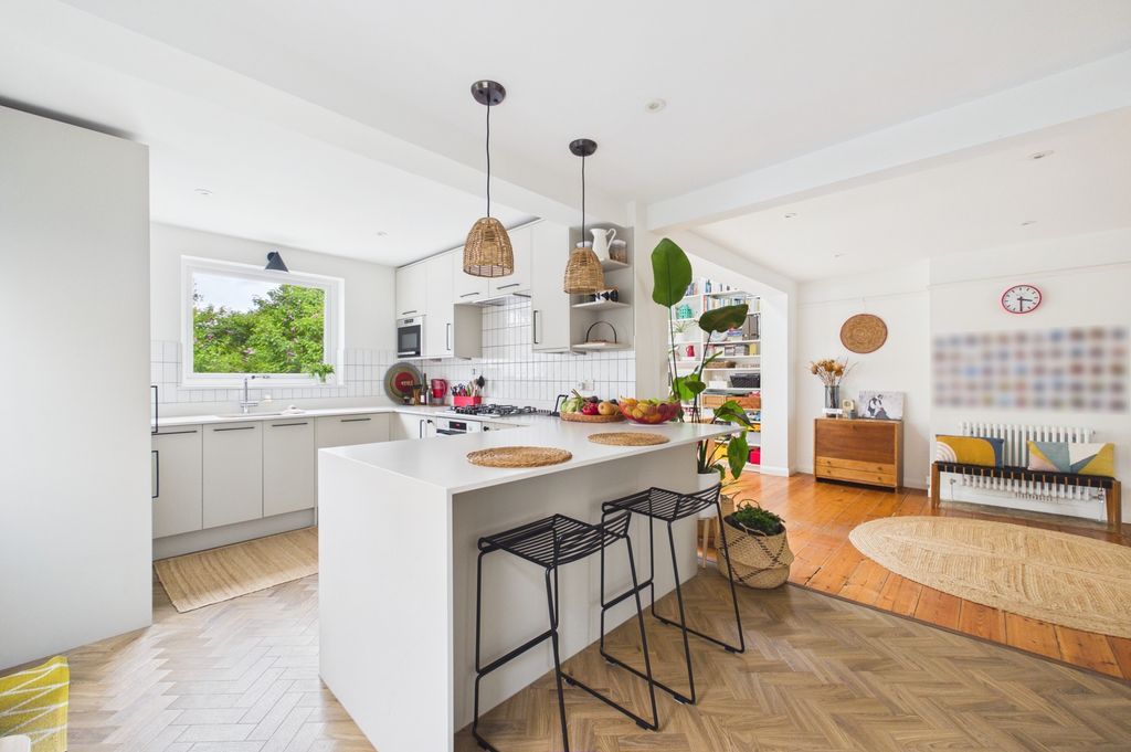 Property photo 2 of 37 5cc8c8Db474d4Dcb8A22035c4d3E1E43_100_Cam03259G0-Pr0287-Still005