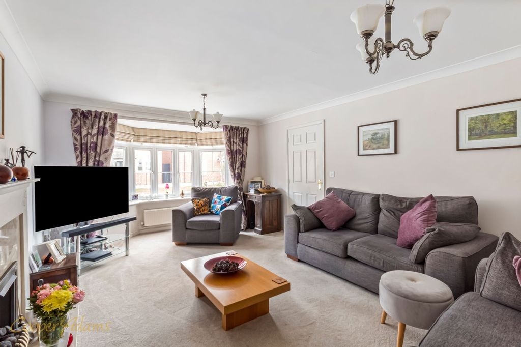 Property photo 3 of 17 Sitting Room