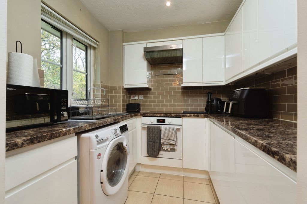Property photo 3 of 20 Kitchen
