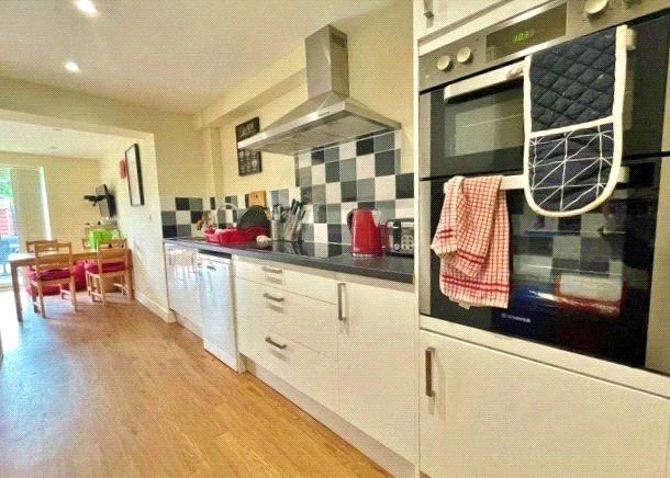 Property photo 2 of 6 Kitchen