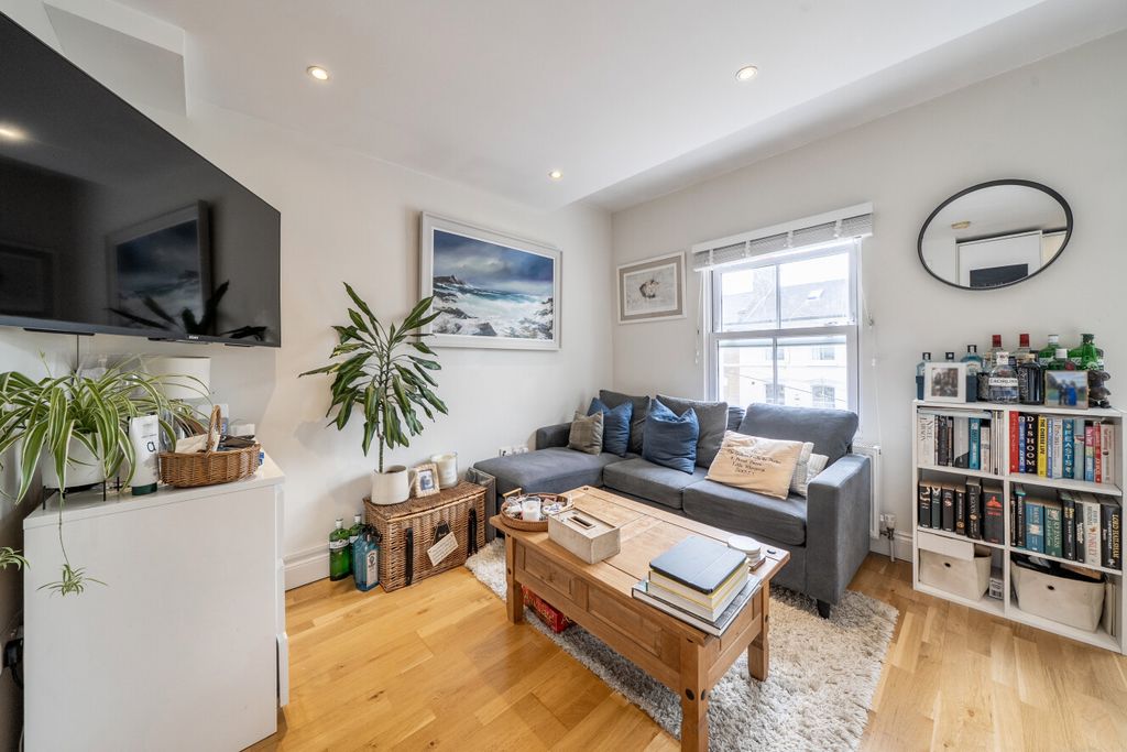 Property photo 1 of 17 1453803-12-69Fdeb...