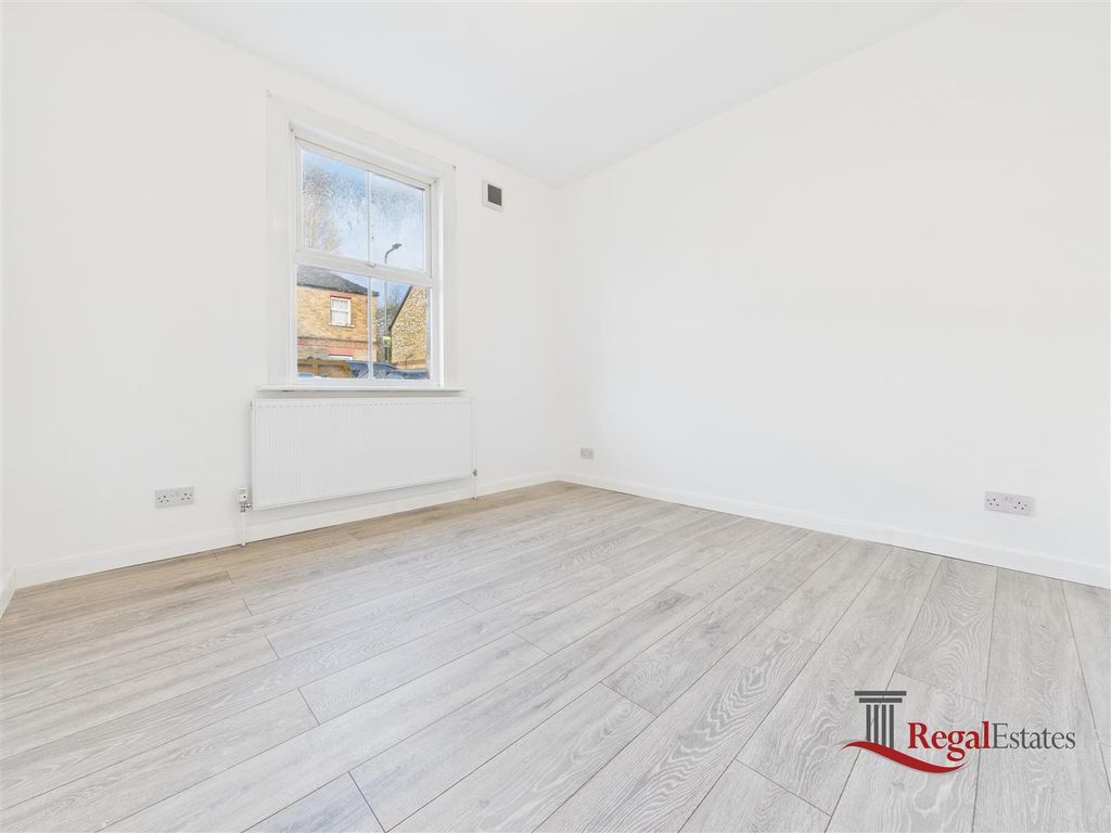 Property photo 3 of 11 Cam02489G0-Pr0240-Still001.Jpg