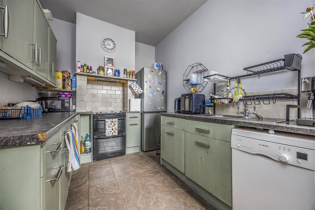 Property photo 3 of 26 276 Laburnum Grove, Copnor-Porticomarketing-O'hara