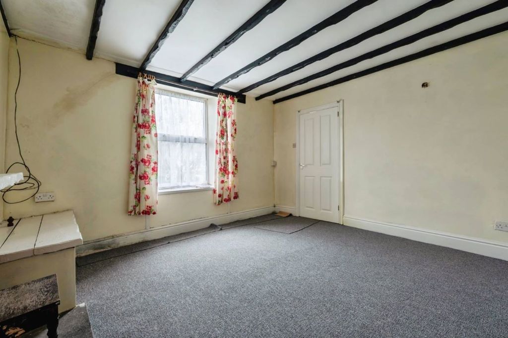 Property photo 2 of 39